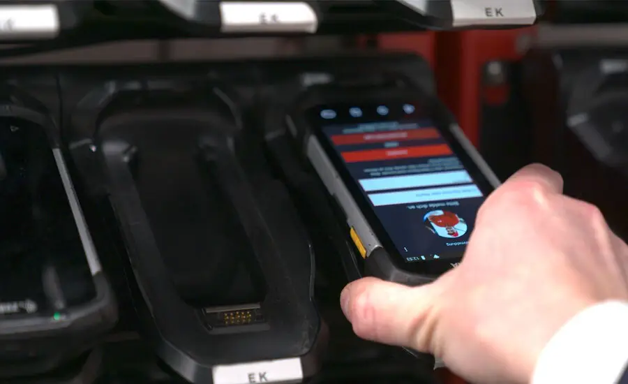 The secure mounting of handheld devices in vehicles is required by law here, similar to regulations on navigation devices. IBM developed special mounts to meet this requirement while simultaneously providing electricity for the handhelds.