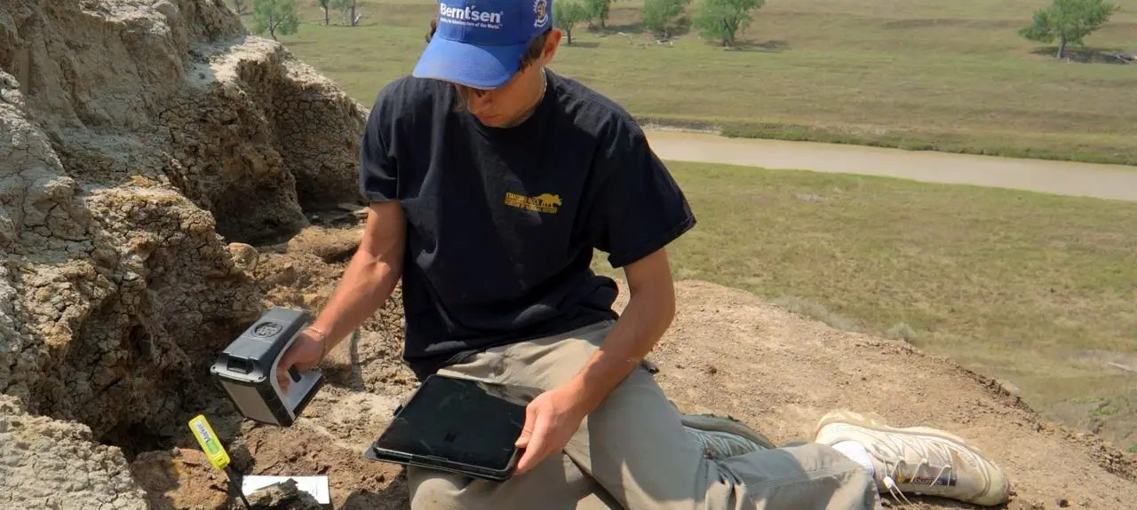A Three-Step Process to Track Dinosaur Bones