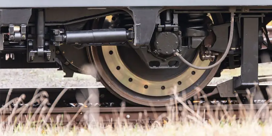 SBB: An den Fahrzeugen sind passive RFID-Transponder angebracht, die von RFID-Readern bei Durchfahrtsgeschwindigkeiten bis 180km/h ausgelesen werden.