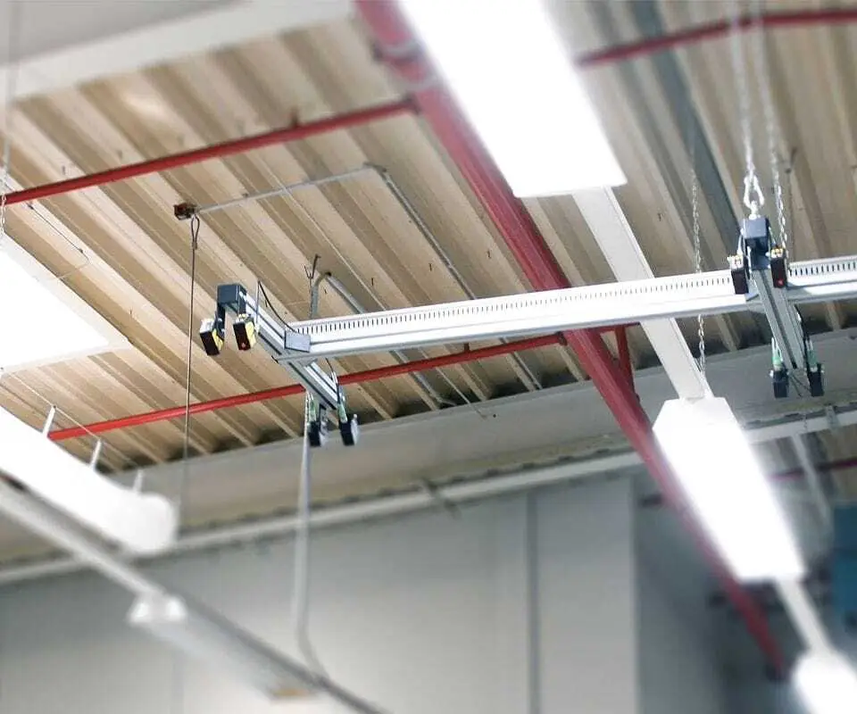 KEB Automation: Laser distance sensors detect occupied storage locations.