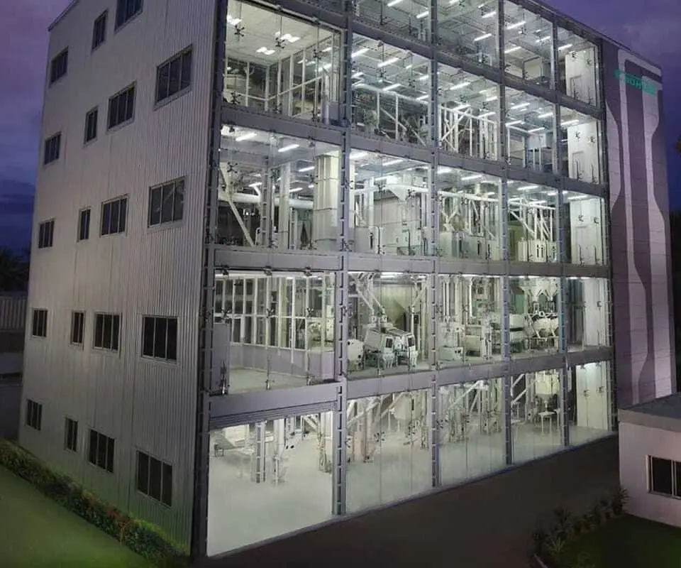 Das ATC in Bengaluru ist in einer ehemaligen Reismühle untergebracht, die teilweise verglast ist, um einen Blick auf die Maschinen und den Betrieb im Inneren zu ermöglichen.