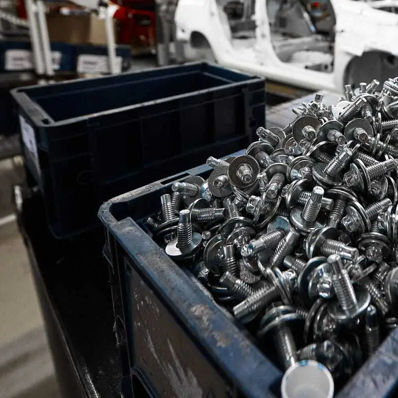 E-Garde: Quantity Measurement in the Warehouse