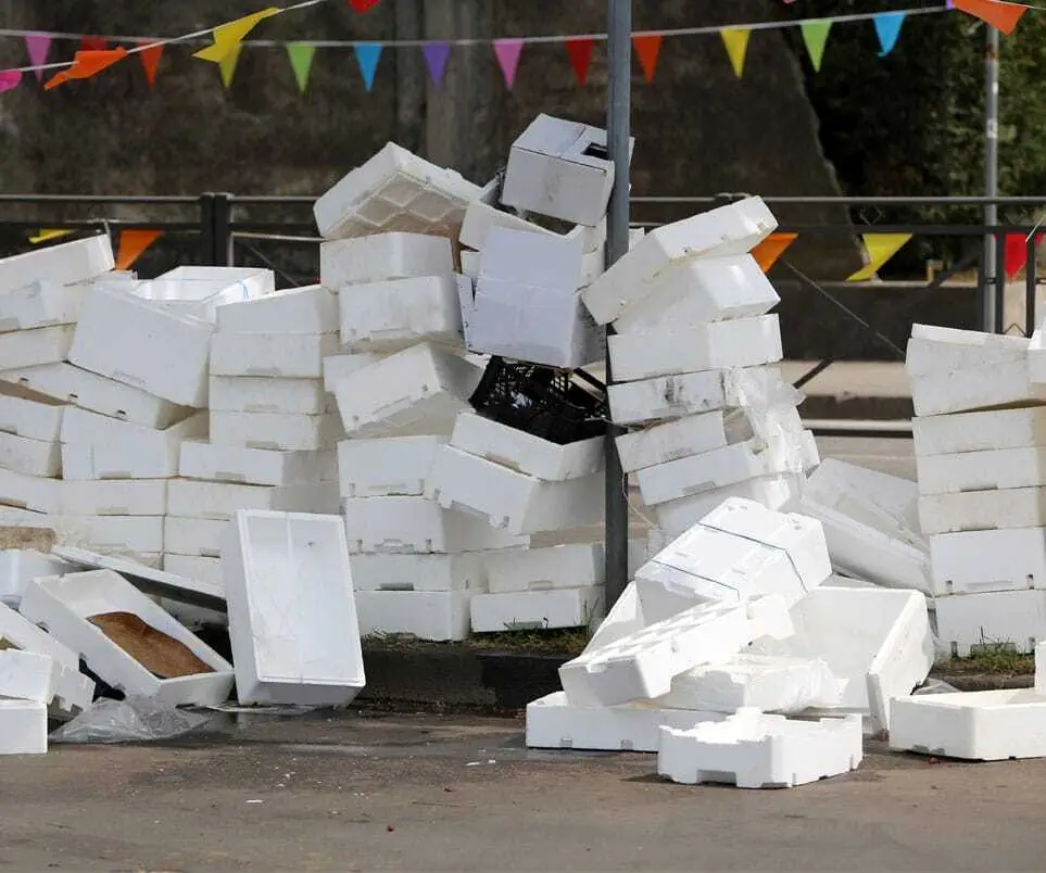 Polystyrene boxes are designed for single use only and represent an enormous strain on the environment.