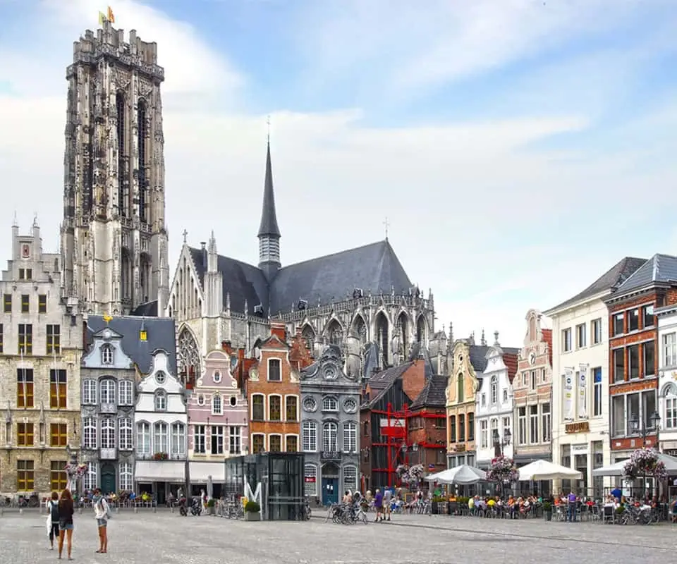 Mechelen ist eine Stadt zwischen Brüssel und Antwerpen im Norden Belgiens.