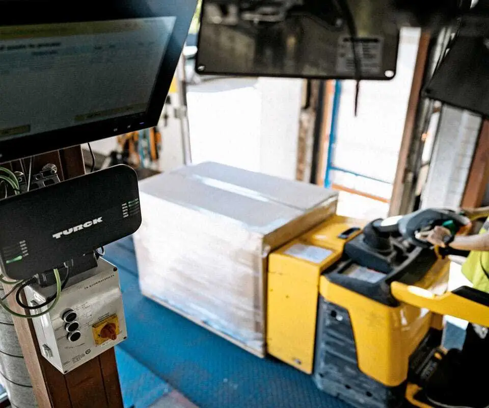 Turck can cover the complete range for turnkey RFID solutions through its subsidiary Turck Vilant Systems TVS.