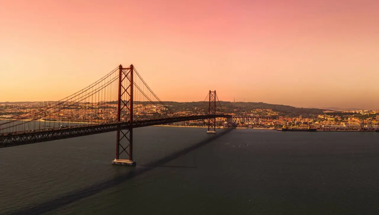 LoRaWAN as a Common Technological Basis for Public Service Platforms in Lisbon