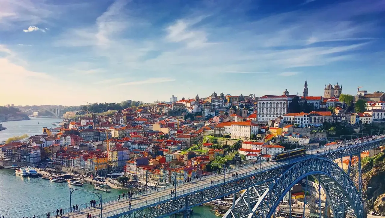 Complex Porto Public Transport System Upgraded with Mobile Ticketing Solution