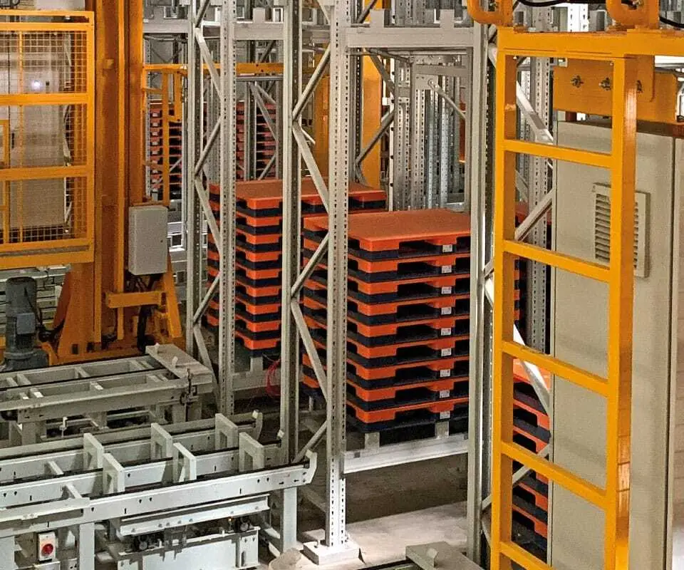Up to Nine Stacked Empty Pallets Are Read Simultaneously