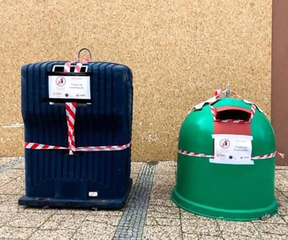 Cyclea-Container (blau) und der Iglô-Container (grün)