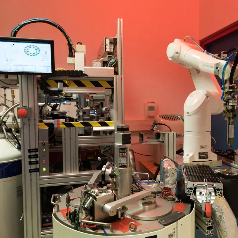 Probe storage container and sample handling robot