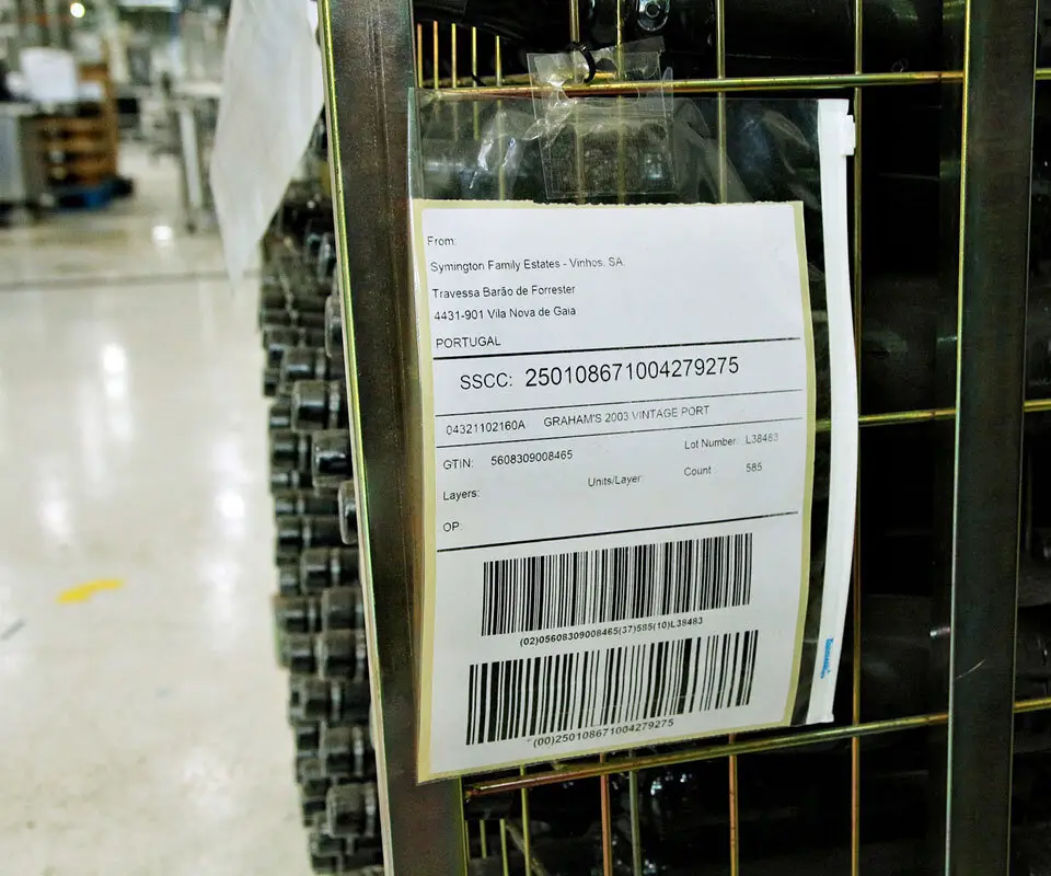 Symington: The RFID labels are printed and coded in-house. Two labels with GS1-128 barcodes and RFID SSCC-96 are applied per load carrier.