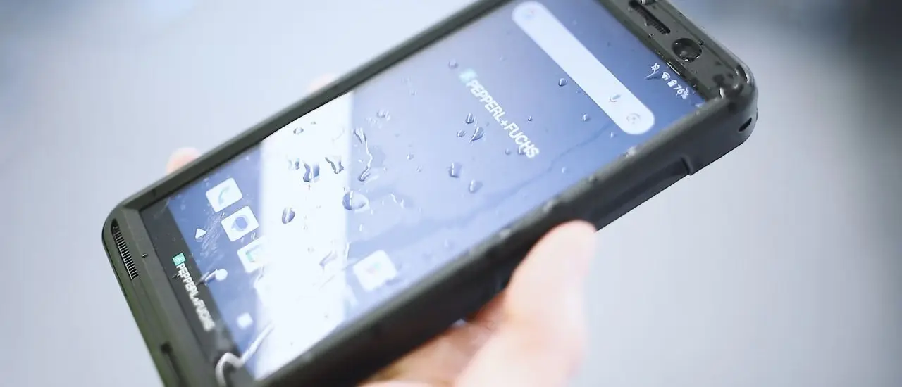 Pepperl+Fuchs Presents New Intrinsically Safe 5G Smartphone Smart-Ex® 03
