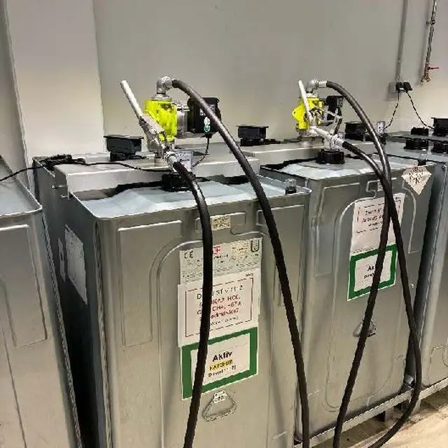 Manuelle Füllstandsmessung erfordert regelmäßige Kontrollen und liefert punktuelle Informationen.