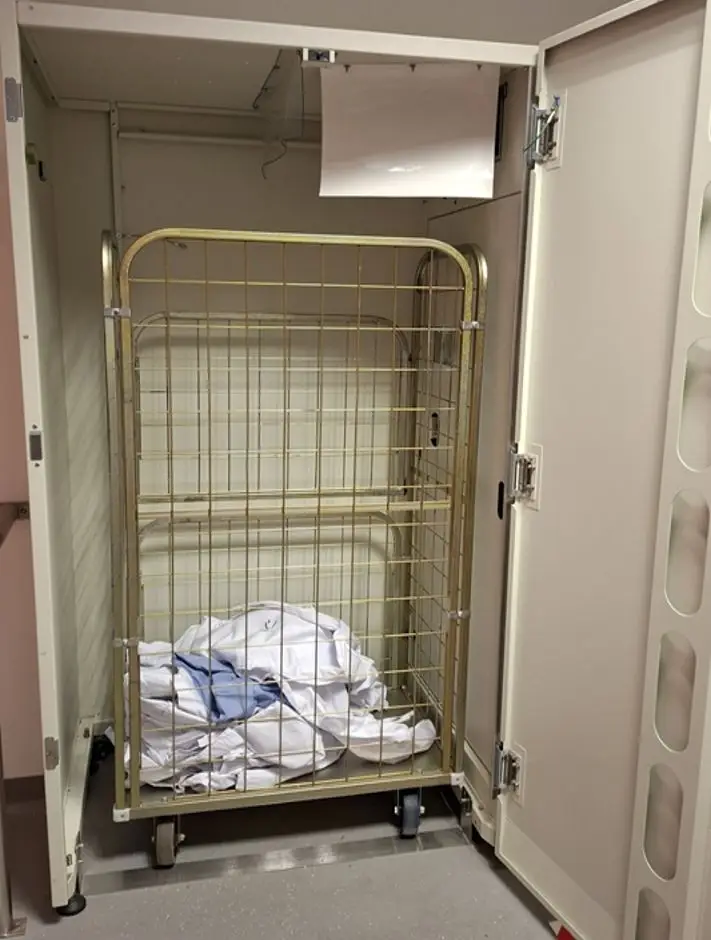 Vue intérieure de l'armoire de retour RFID