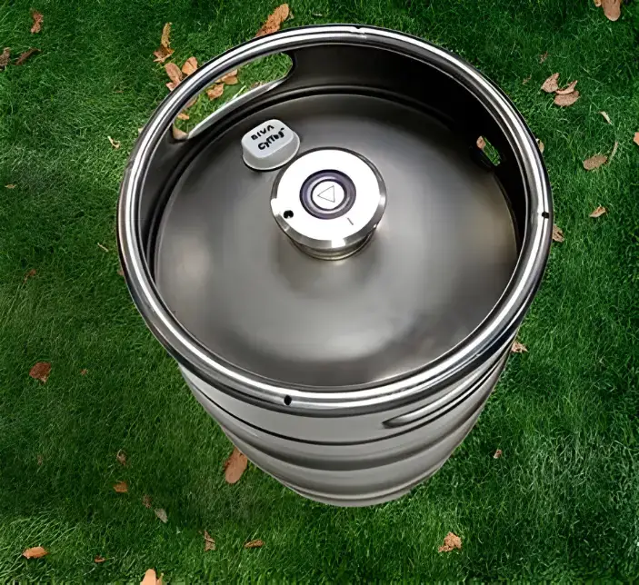 On-metal CylTag™ RFID tag applied to a beer keg for robust asset management.