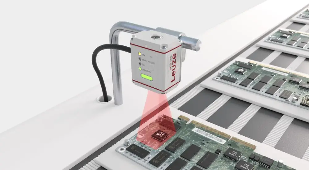 Leuze DCR 100i code reader with adjustable focus capturing 1D and 2D barcodes in industrial use