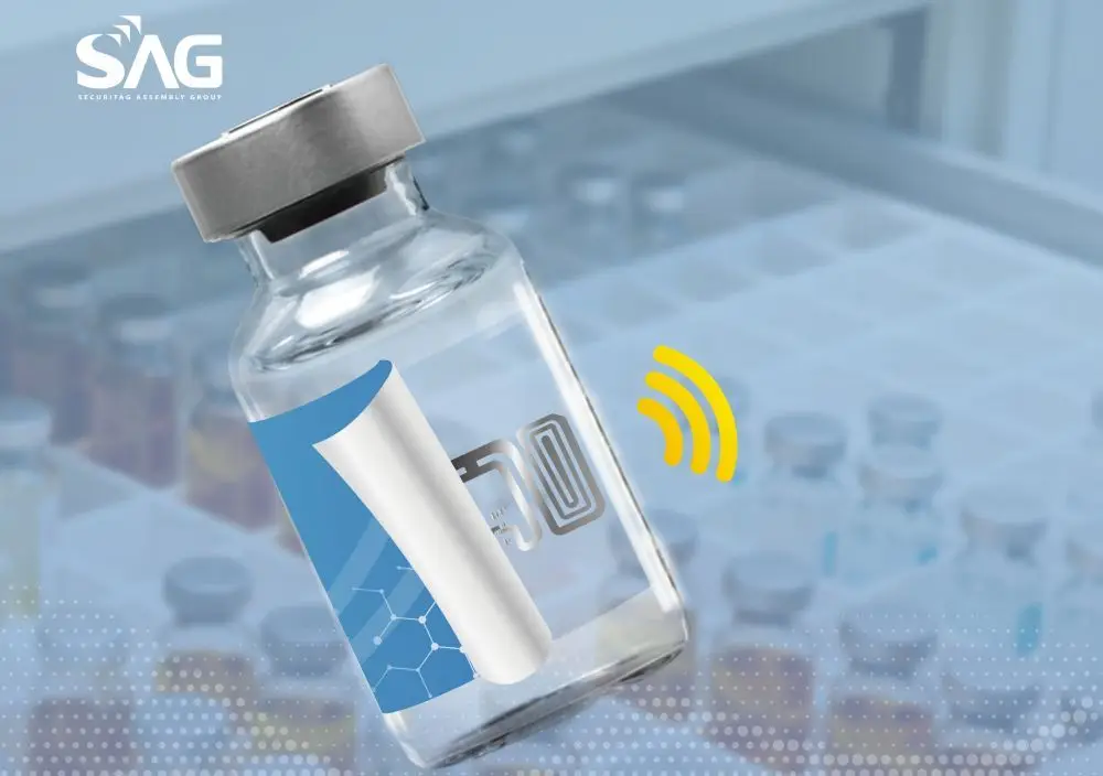 LiquidMate O RFID-Etikett auf 10-ml Glasampulle, validiert für 360° Lesbarkeit