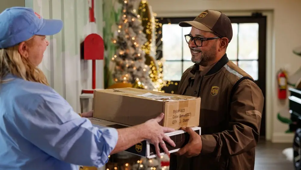 UPS Paketfahrzeug mit RFID-Reader für automatische Paketidentifikation in der Logistik