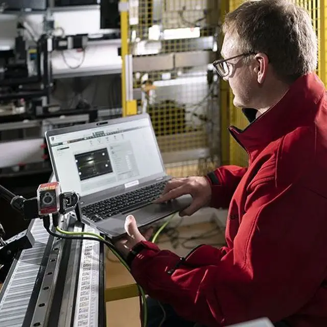 Maximum transparency of object and process data through intelligent, secure identification at edge level.