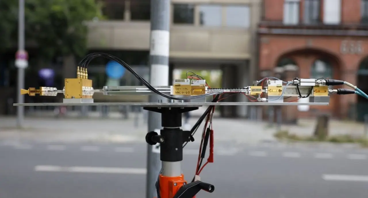 Experimental setup with GaN-based E-band transmitter modules