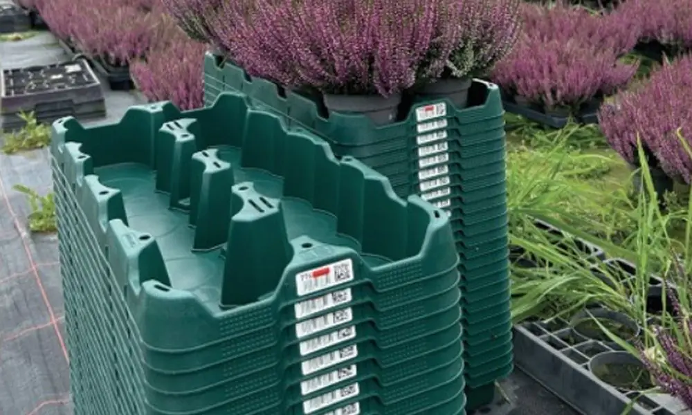 Since 2022, EPT has been working to replace the more than 700 million single-use trays used each year with a sustainable reusable solution.