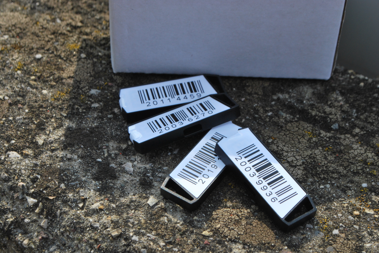 On-Metal Microty RFID Tag for Industrial Asset Tracking