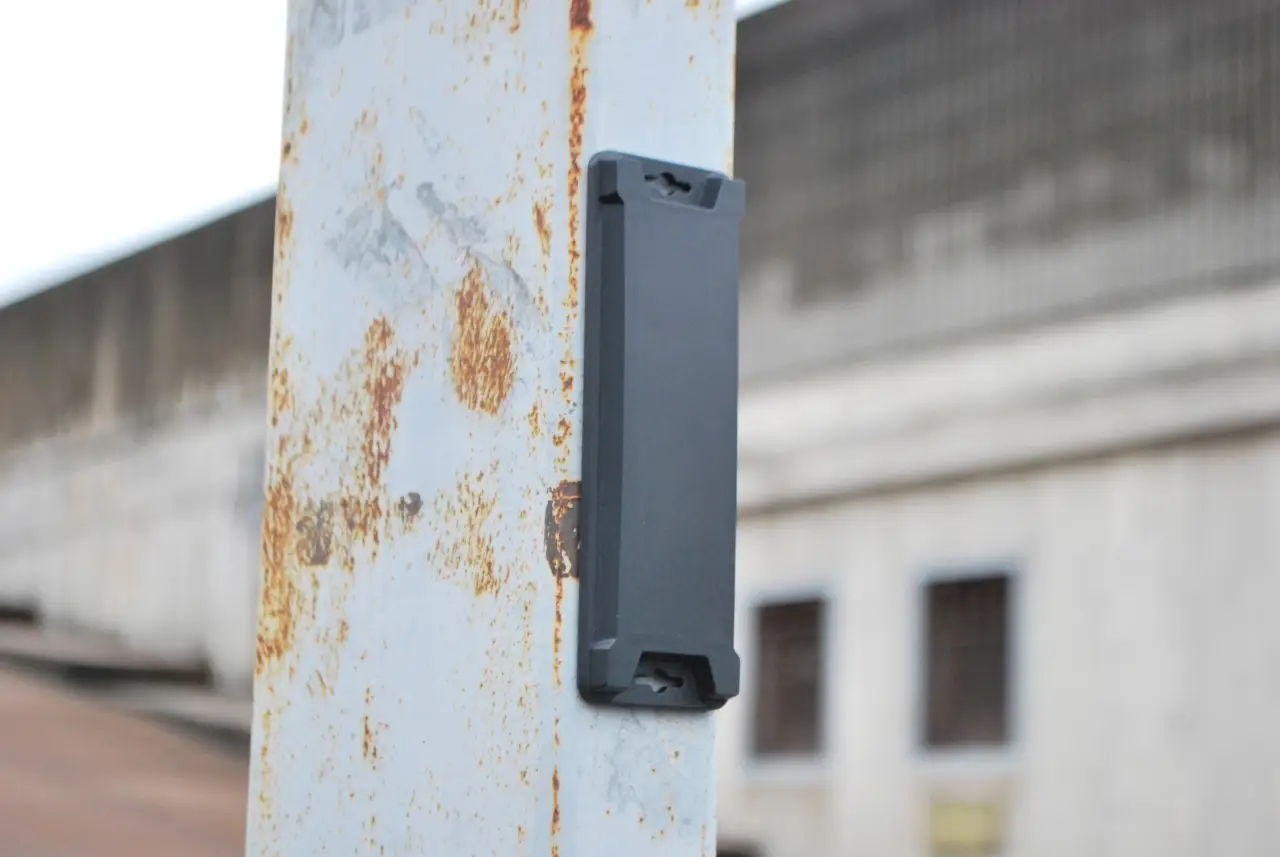 Long Range On-Metal UHF RFID Tag for Industrial Tracking