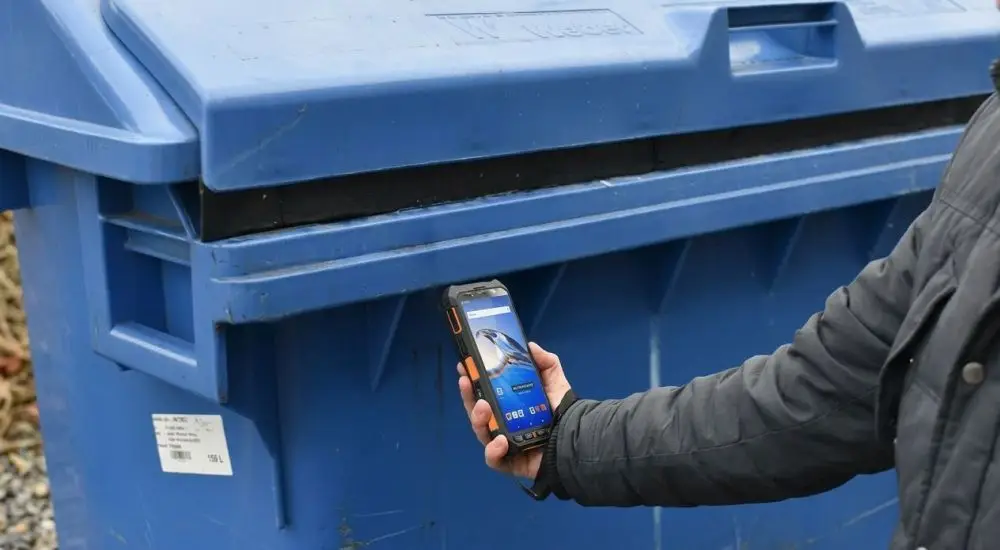 iDTRONIC C9 RED Turns Waste Containers into Digital Process Points