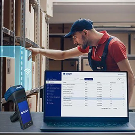Die RFID-Werkzeugverfolgung von Brady kombiniert stationäre und tragbare RFID-Lesegeräte mit einer digitalen Bestandsverwaltung und sorgt so für Echtzeit-Transparenz bei den Werkzeugen.