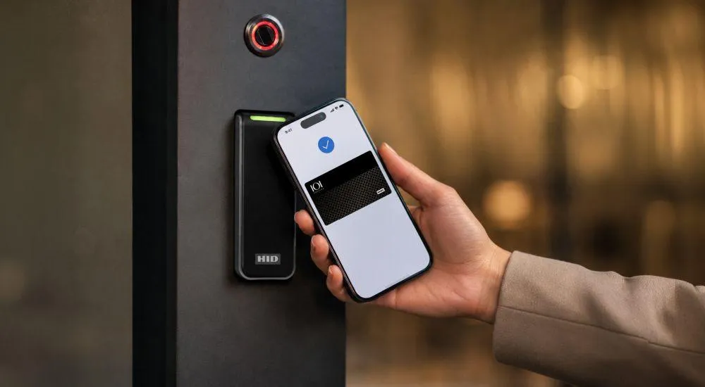 Ein im Smartphone-Wallet gespeichertes mobiles Zugangsmedium ermöglicht den kontaktlosen Zugang über ein HID-Lesegerät in der 101 Collins Street.