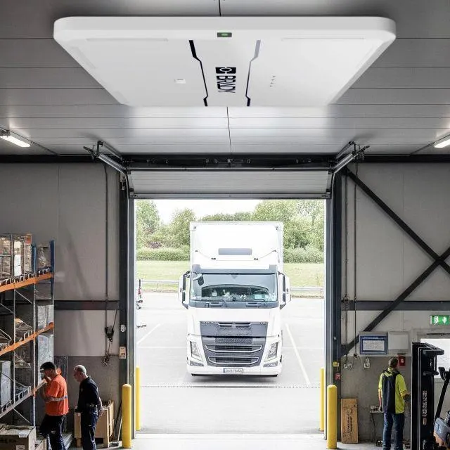 Die RFID-Lösung von Brady zur Sendungsverifizierung und Installationsverfolgung ermöglicht automatisierte Sendungsprüfungen und die Identifizierung von Paketen während des gesamten Transportwegs vom Lager über die Auslieferung bis hin zur Installation vor Ort.