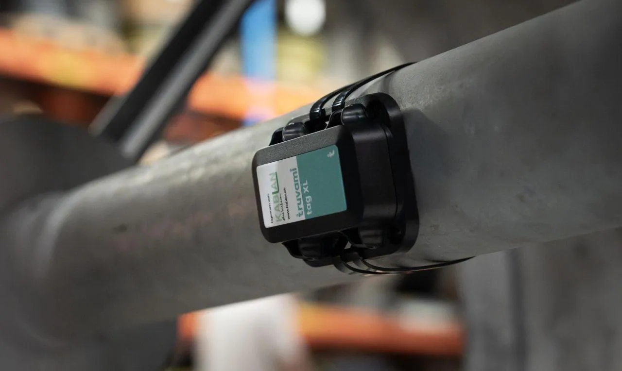 Truvami Tag XL mounted on a steel cable drum.
