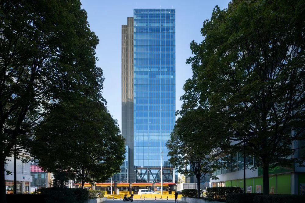 HID und Skanska: Digitale Zutrittskontrolle per Smartphone-Wallet in Warschau