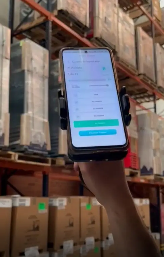 UHF RFID sled reader im Einsatz im Lager von Imbera Cooling